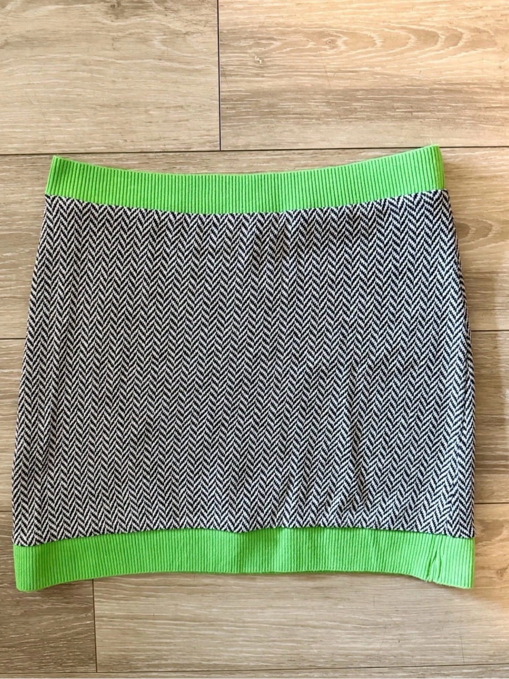 Zara Black & White Herringbone Sweater Mini Skirt with Neon Green Trim